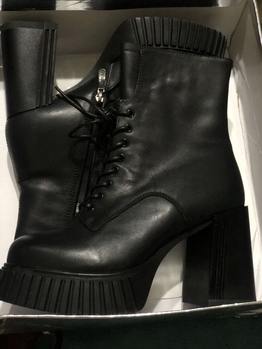 Продам новую зимнюю обувь женскую размер 37