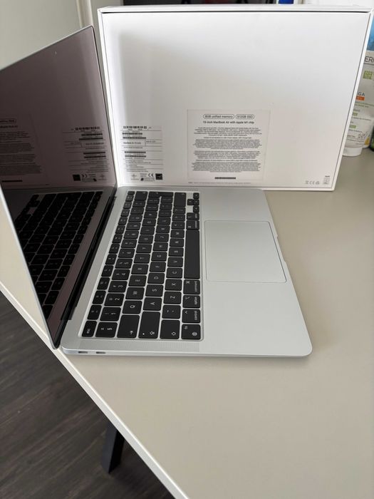 Apple Macbook Air 13" - 2021 - M1 - 512 GB SSD - Silver