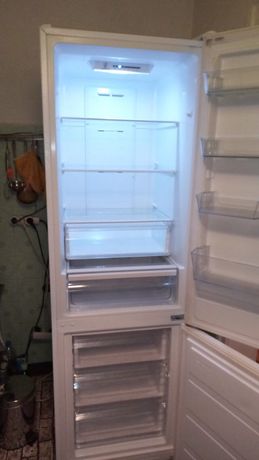 Хладилник с фризер ARIELLI HD-400RWEN енергиен клас А+