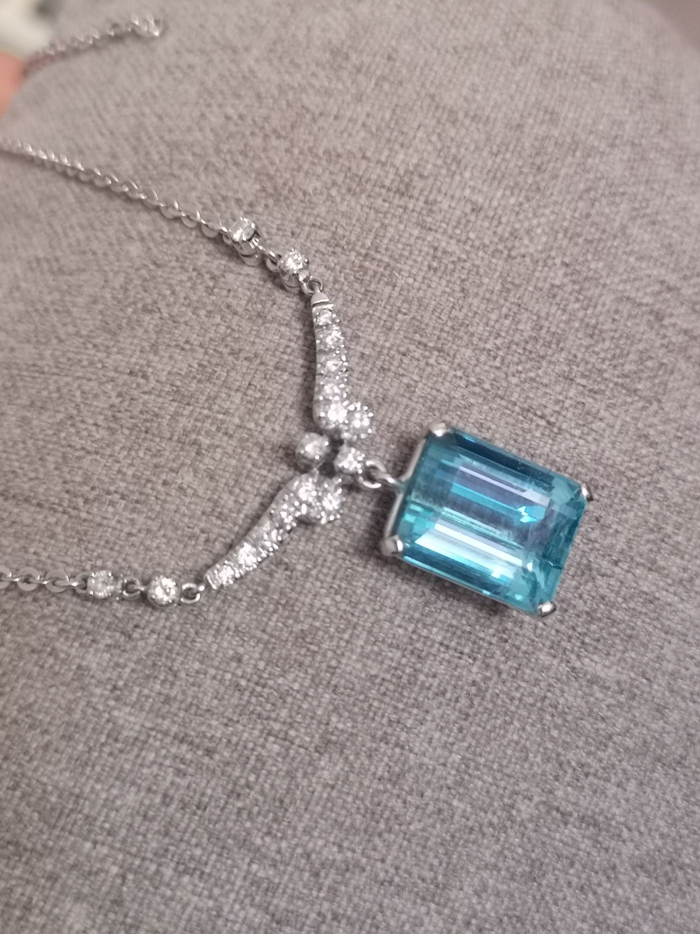 Colier aur 18k cu aquamarin natural și diamante