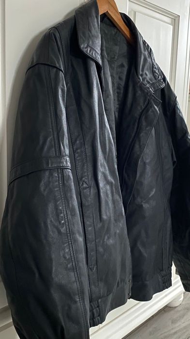 Geaca barbateasca de piele ca noua
