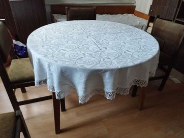 Трапезна маса със столове