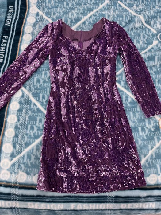 Продаю платье с пайетками