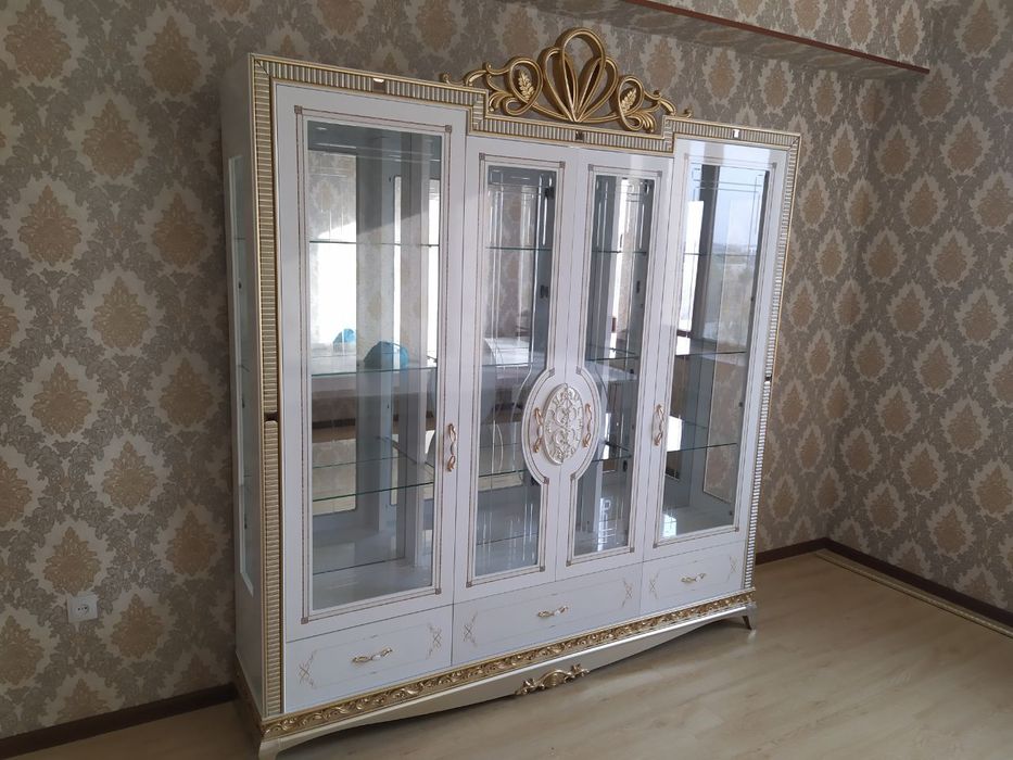 Срочно продаю свой Спальный гарнитур и горка