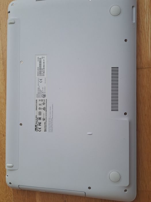 Laptop Asus X541U- Perfect pentru munca de birou ușoară