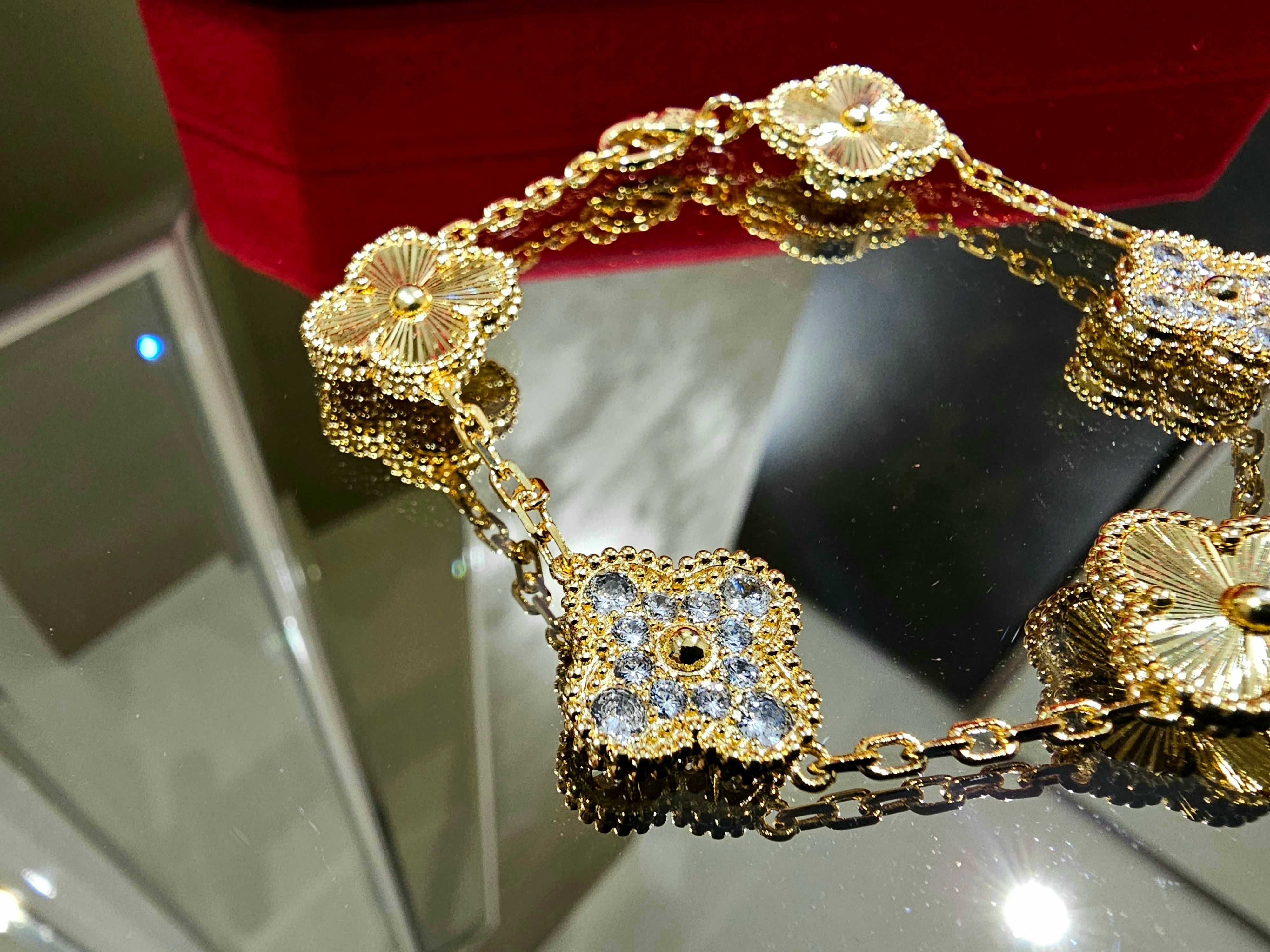 Van Cleef & Arpels VCA 5 Gold Diamond Vintage Alhambra Дамска Гривна