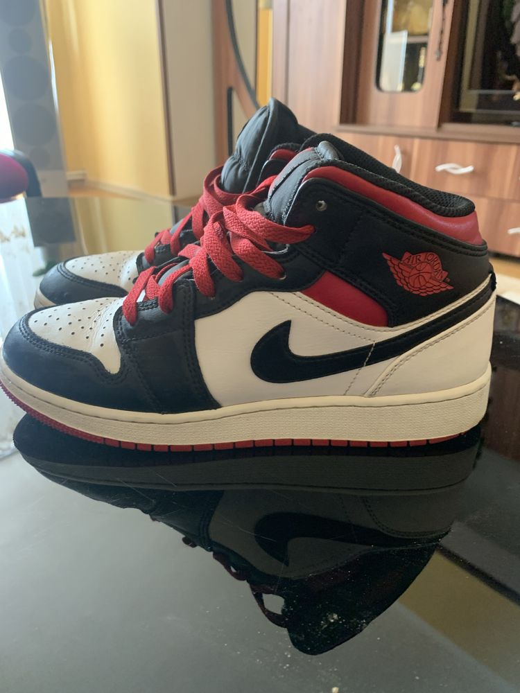 jordan 1 mid red gym