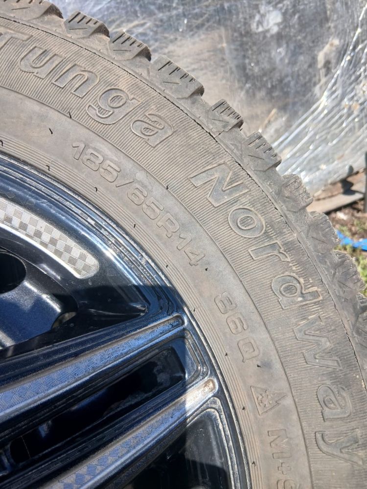 Продам резину зимнюю 185 / 65 R 14