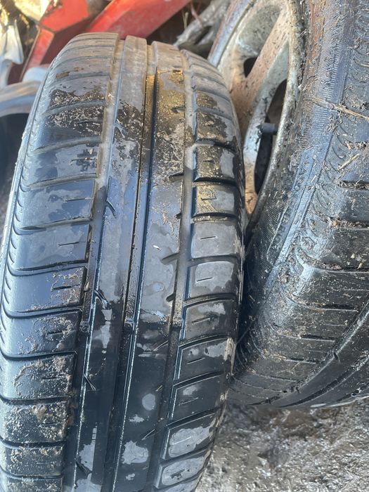 Предлагам гуми със джанти 14 и 15цола за пежо