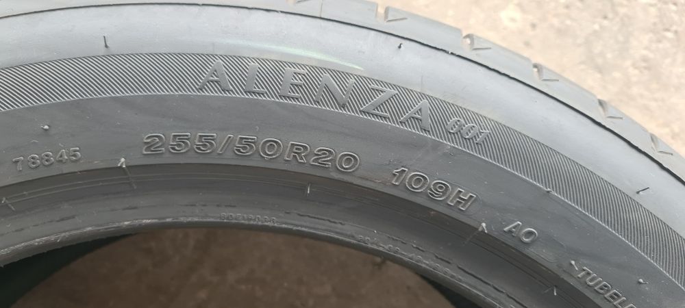 2 anvelope vara Bridgestone 255/50/20,dot 2023