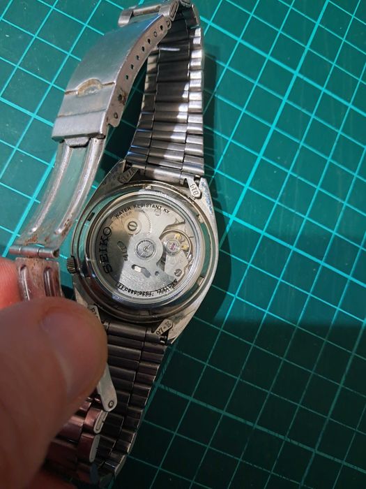 Продавам механичен часовник  Сейко 5 / Seiko 5 /SNX809K/
