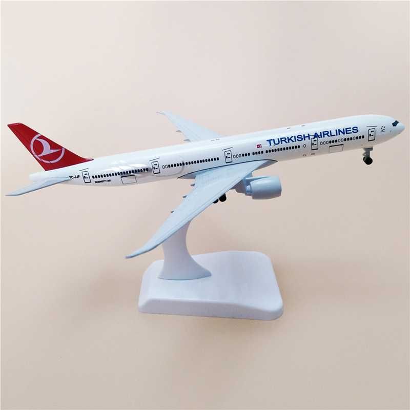 Модель самолета Boeing 777-300ER в ливрее Turkish, масштаб 1/390