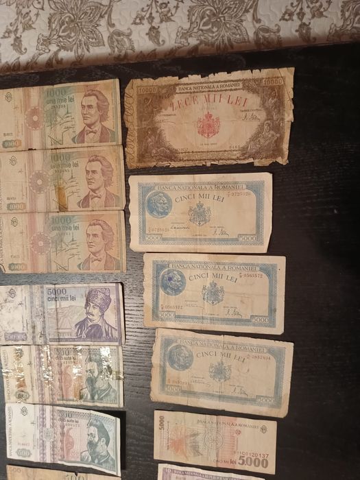 Vând monede vechi și bancnote