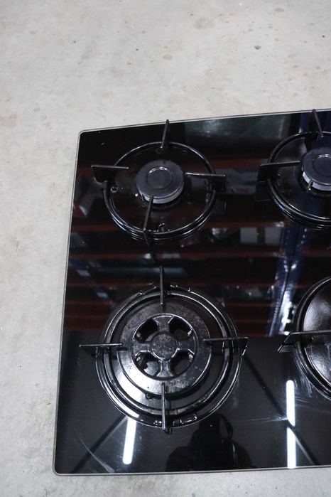 Вграден газов котлон Bosch POH6B6B10I, 4 горелки, стъкло, черен, 3300W