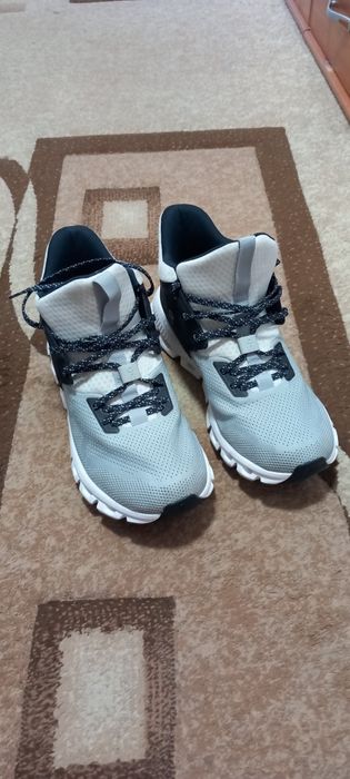 Adidasi inalti On cloud