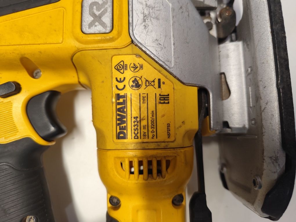 Акумулаторен прободен трион зеге Девалт Dewalt DCS331 DCS334