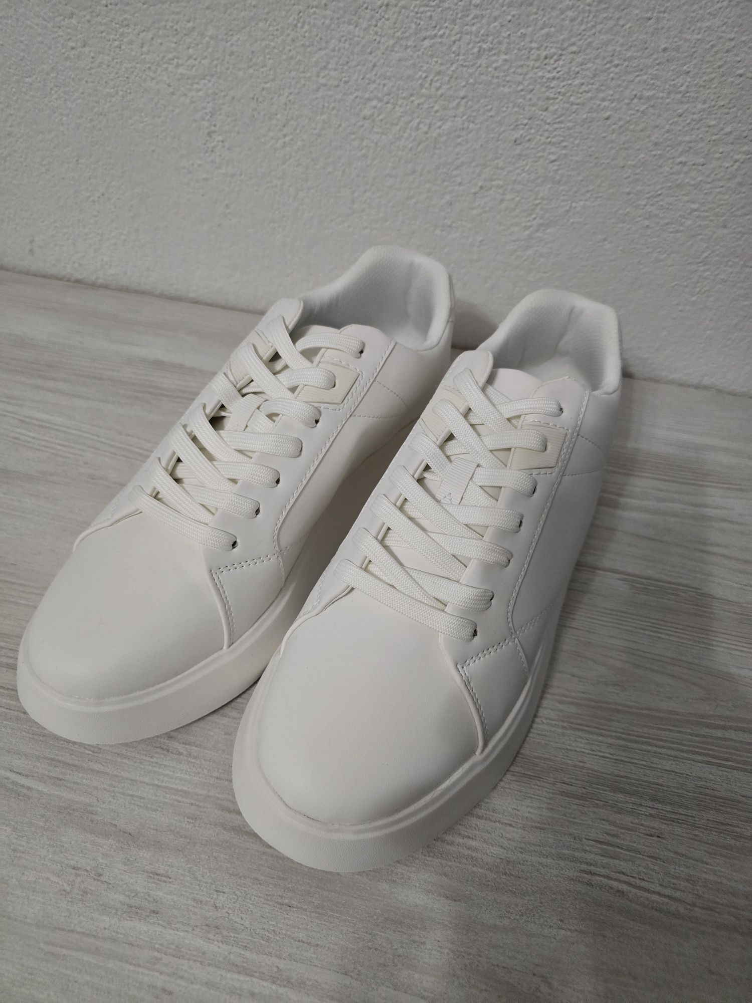 Мъжки бели кецове ZARA 43 номер