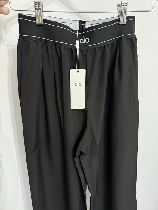 Pantaloni femei Alo Yoga