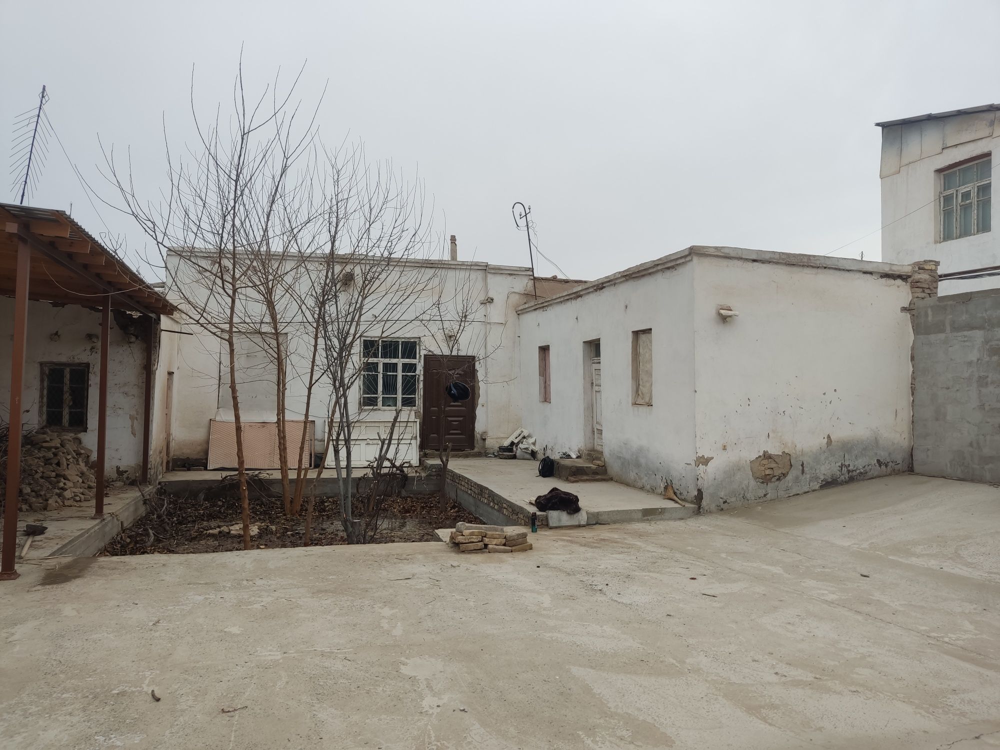 Xiva Ichon-qal'a ga 5 min uzoqlikda Hotel qilishga qulay joy sotiladi