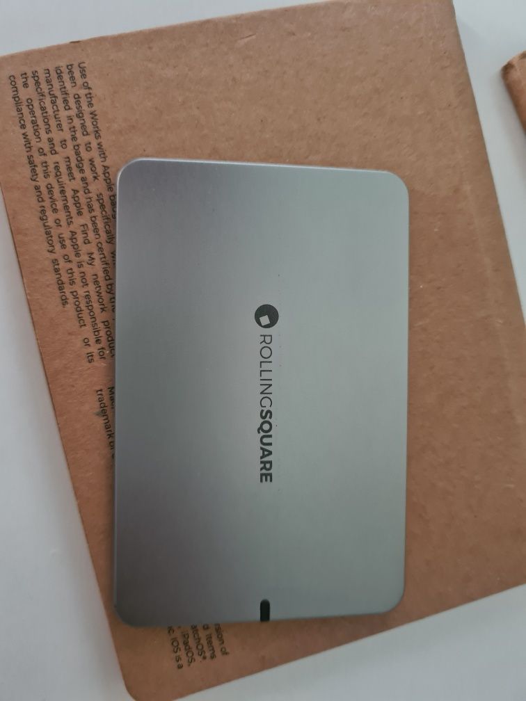 Aircard airtag pt iphone. poate fi pus in portofel.