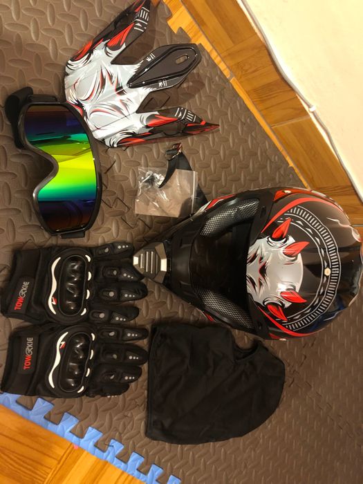 Vand casca de motor cu accesorii