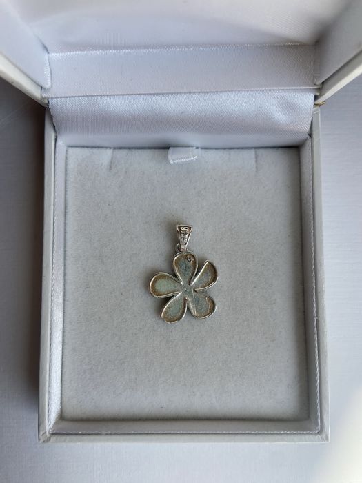 Pandantiv din argint in forma de floare