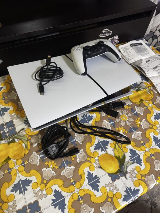 Playstation 5 slim digital 1tb ufc 5+gta 5 online