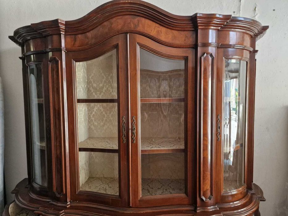 Vitrine din Lemn Masiv Diverse Modele si Marimi