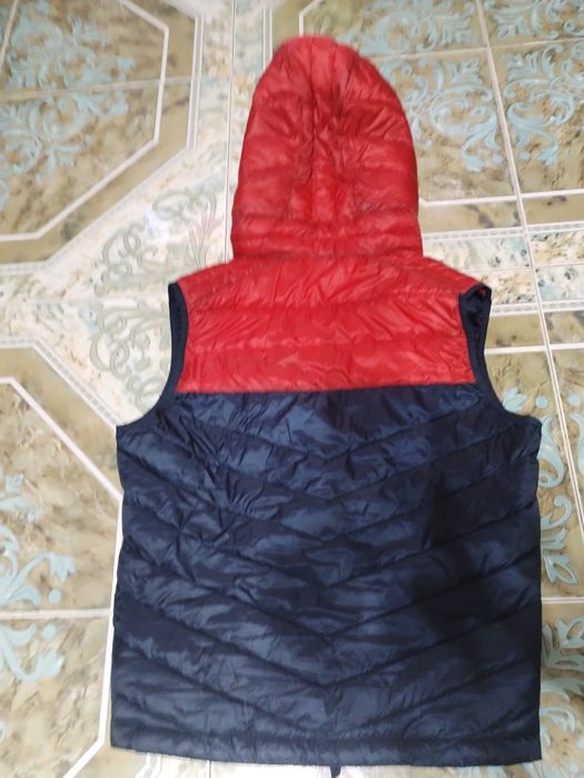 Vând vestă bărbați Jack & Jones.