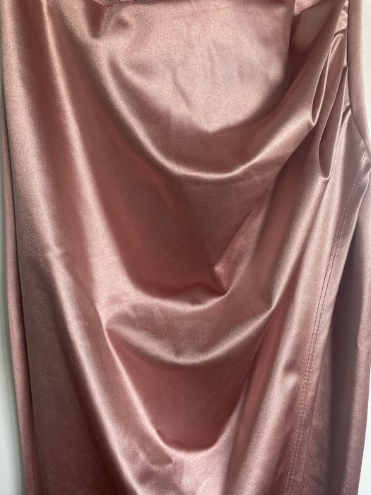 Нова дълга розова рокля, цепка, гол гръб, бал, повод, коктейл, сватба