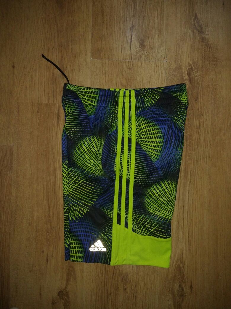 Pantaloni scurți Adidas mărimea 10-12 ani