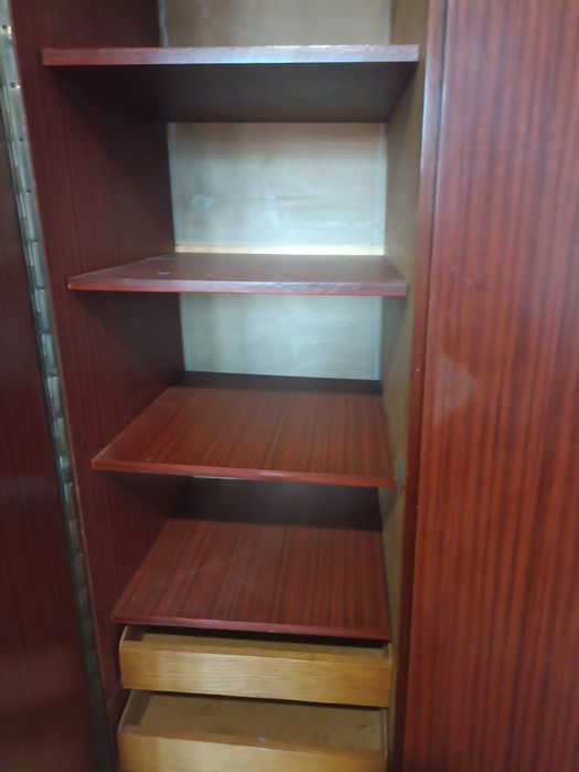 Отдам даром советскую стенку