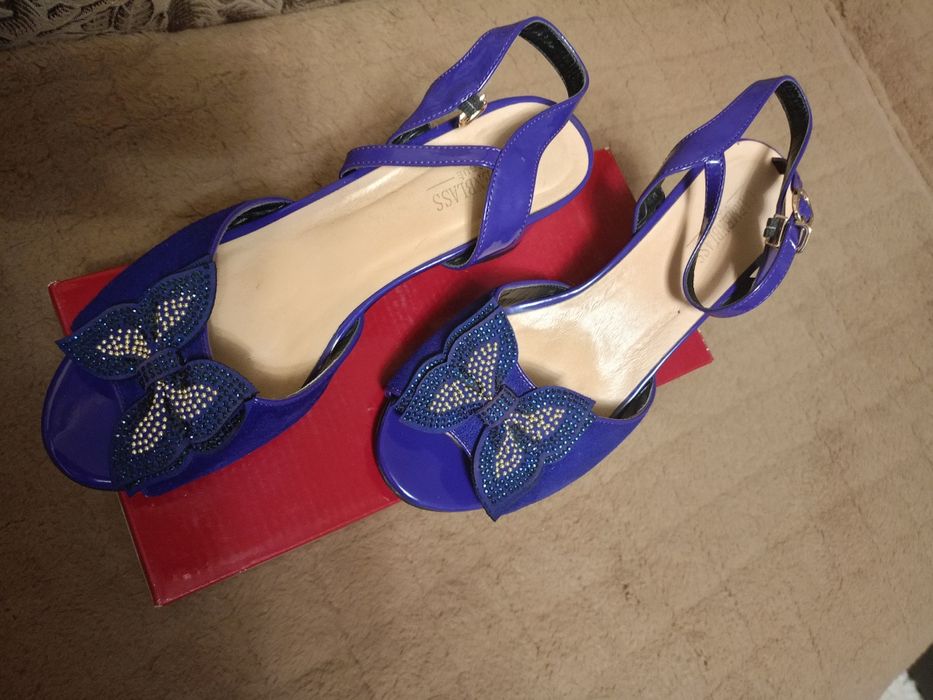 Продам обувь женскую