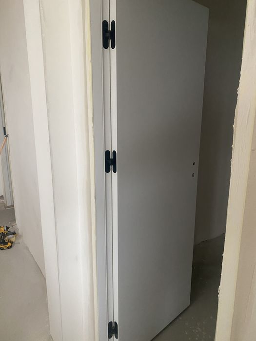 Montaj usi de interior si exterior