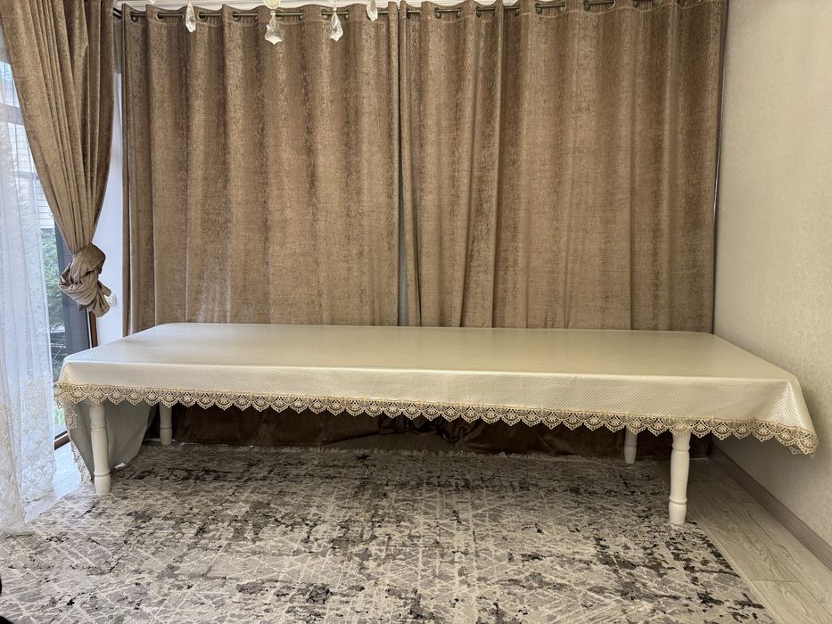 Стол со стульями