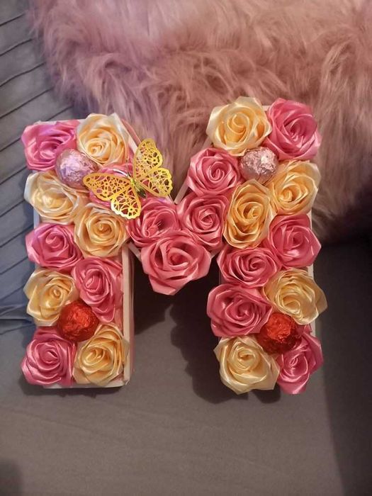 Букви цифри кутия с вечни рози цветя подарък рожден ден свети валентин