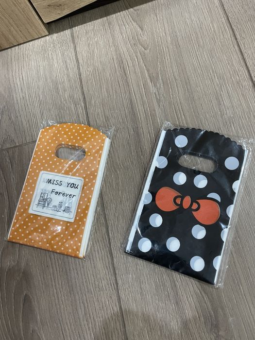 Отдам пакетики 2вида по 20шт