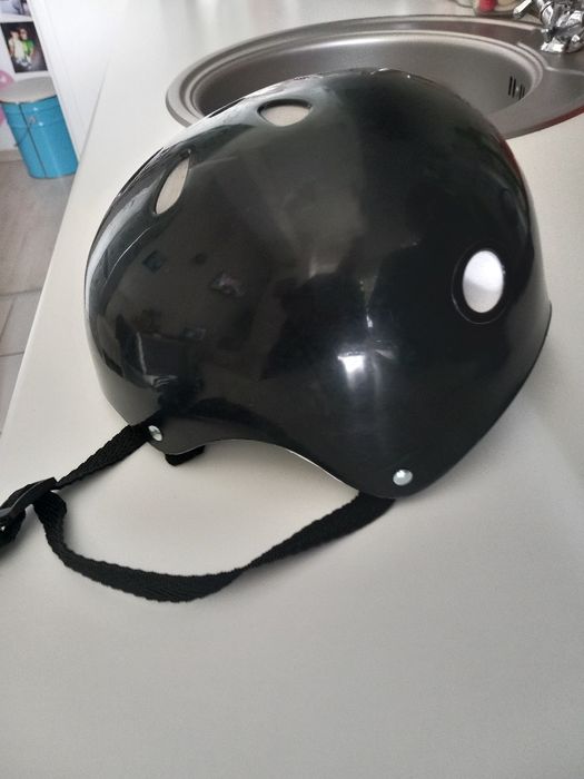 Vând Casca De Protecție Pentru Copii, In Stare Perfecta.