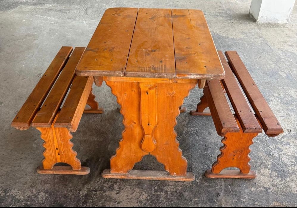 Mobilier lemn mese si bancute