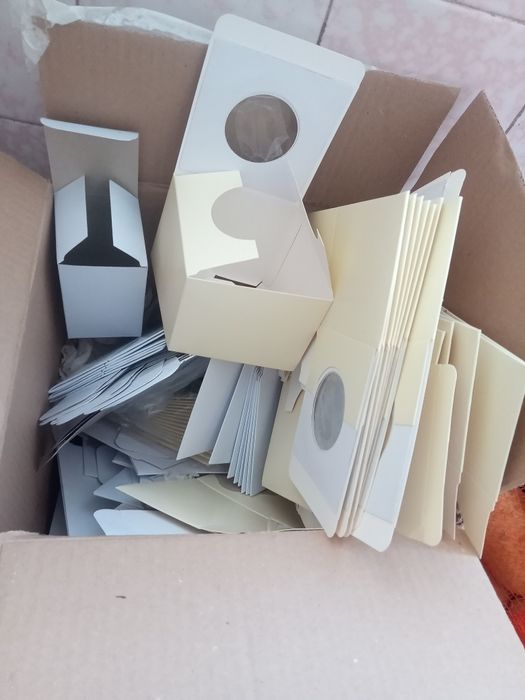 Cutii Cutie carton noi , ambalaj , ceas,diverse 200buc+

Vând 200+ cut