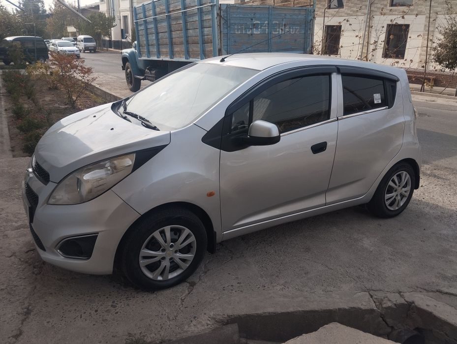 Spark 2011 yil 2 pazitsa benzin