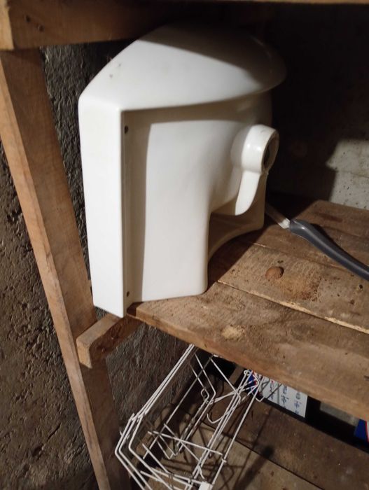 Продавам мивка за шкаф за баня