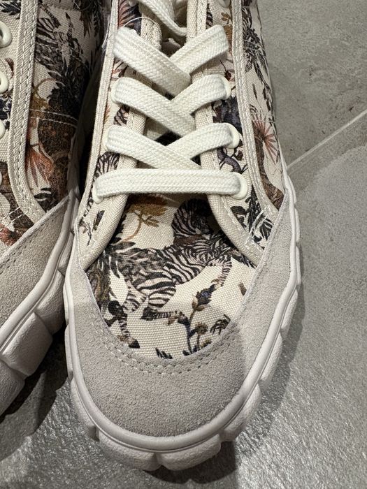 Нови обувки Medicine