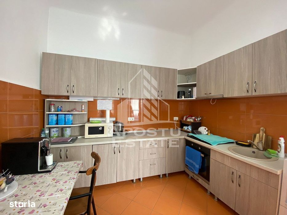 Casa partial mobilata, 10 camere,  zona Lunei