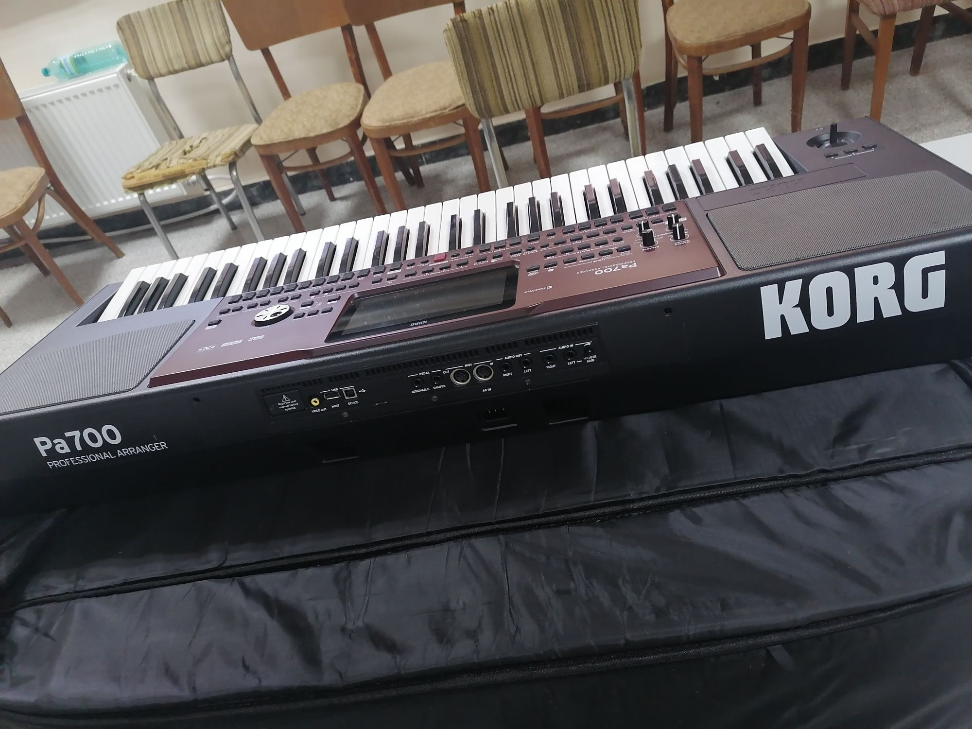 Синтезатор KORG PA 700