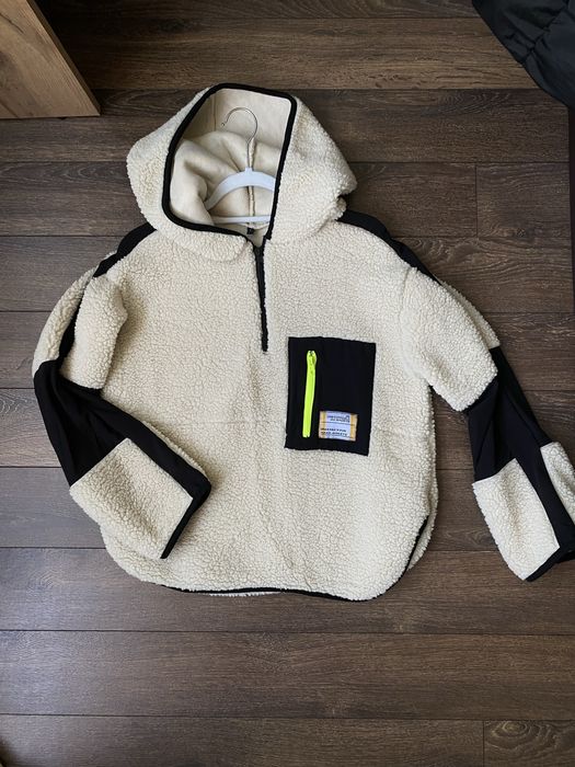 Дамски суитшърт.