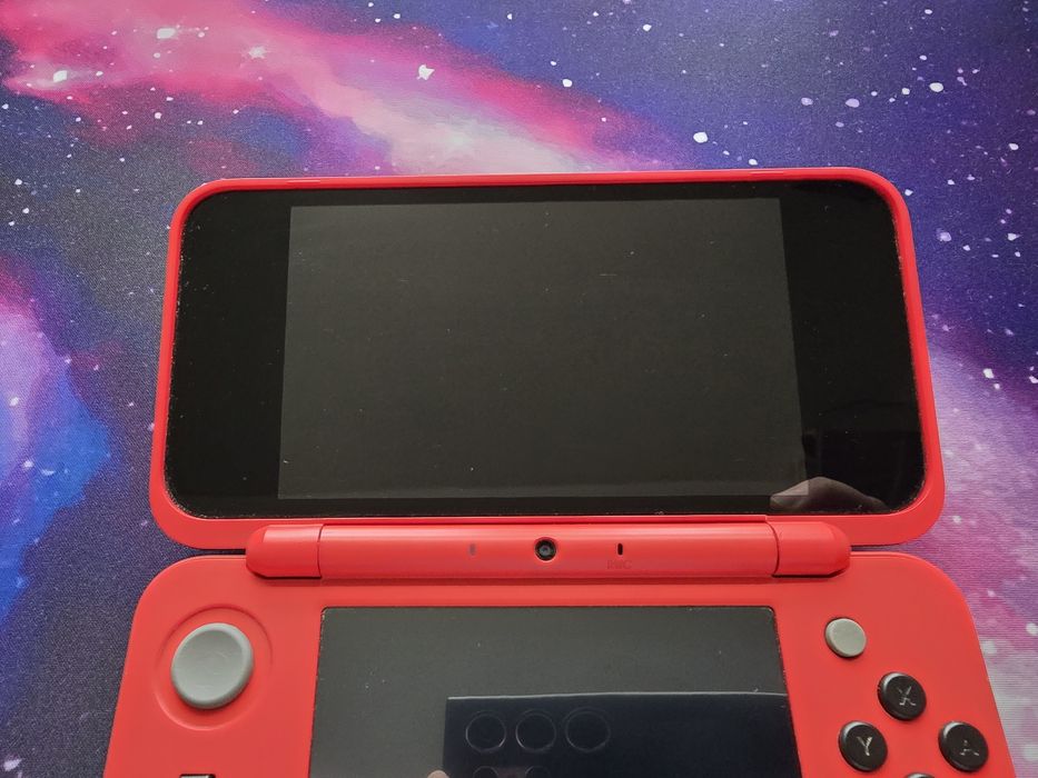Nintendo 2ds xl pokeball edition
