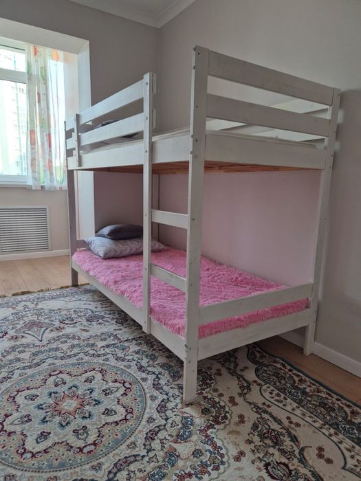 Продаю б/у двухярусную кровать в хорошем состоянии