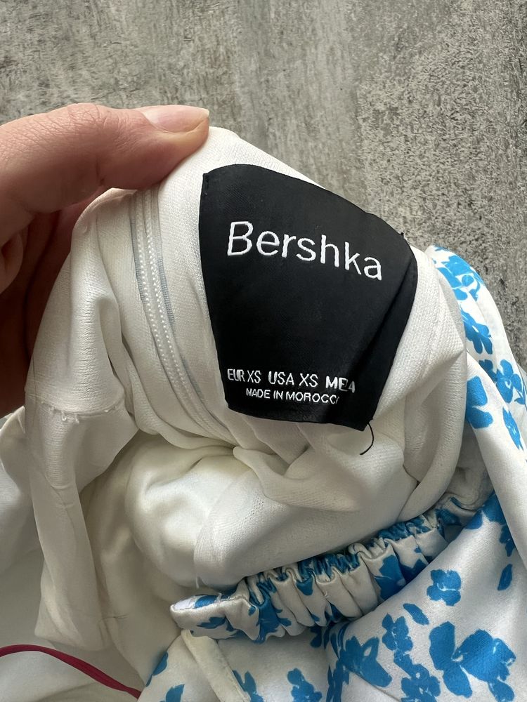 Къса рокля тип корсет Bershka