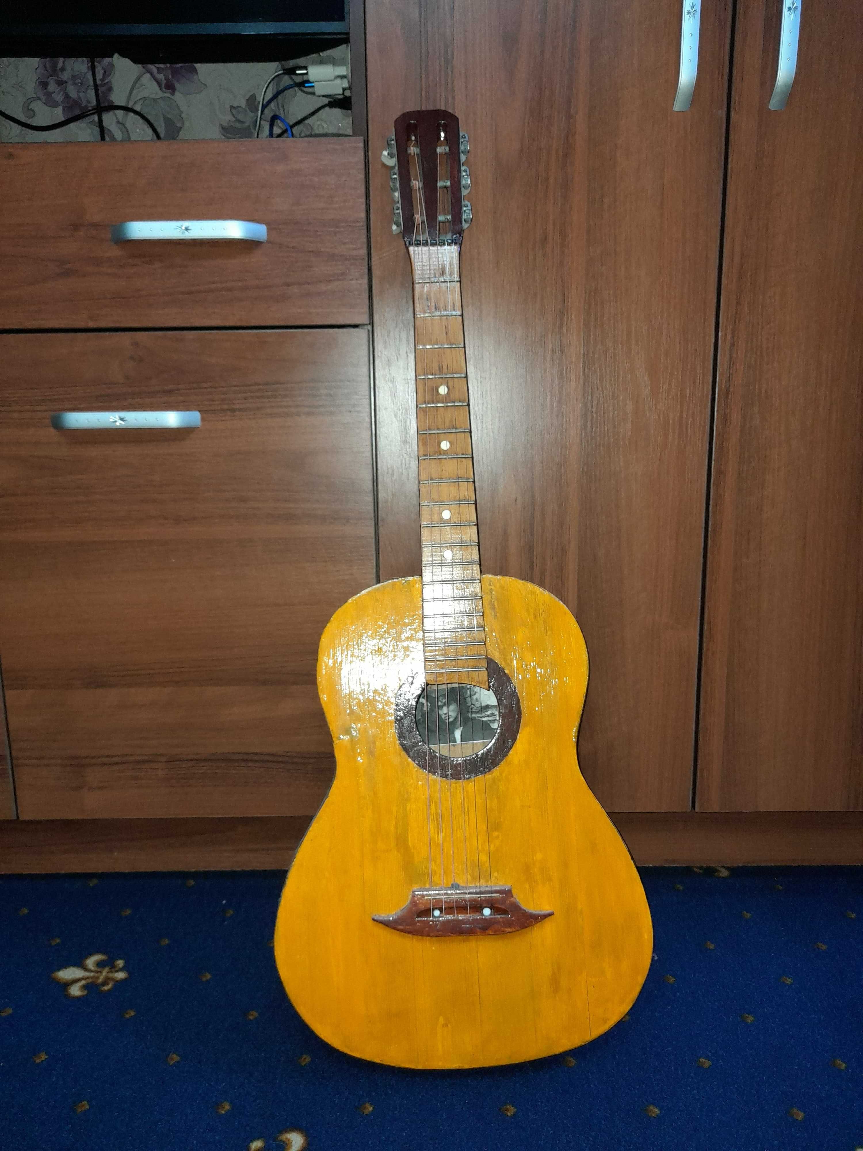Продам классическую гитару